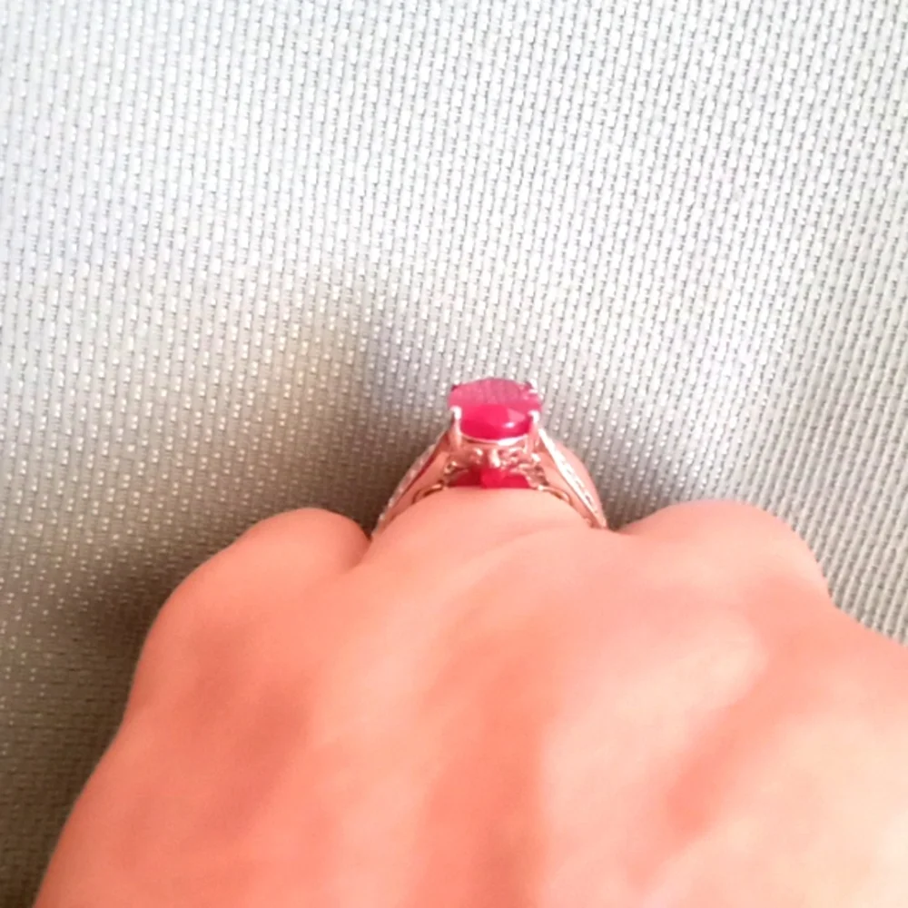 NIASSA RUBY, WHITE ZIRCON RING - Picture 5 of 10